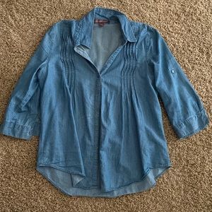 Gloria Vanderbilt denim quarter sleeve shirt with a v-neck